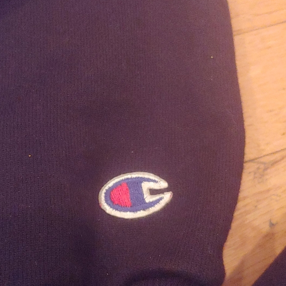 Champion hooded sweatshirt w front pocket - Picture 2 of 3